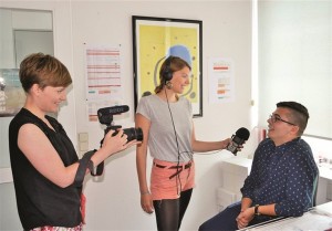 Steffi-Fetz-l-und-Lisa-Altmeier-interviewten-Naim-an-der-65725